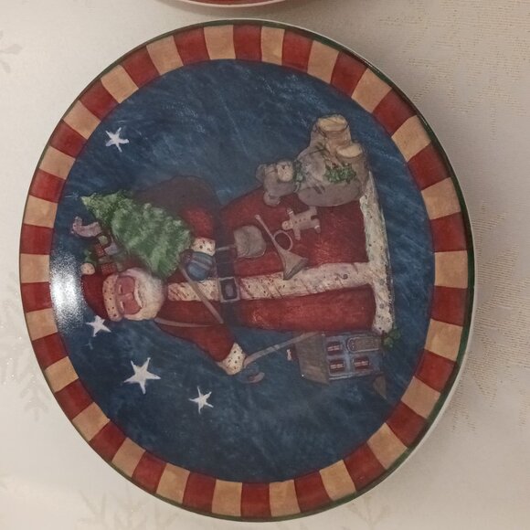Ceramic plates with Christmas pictures on. Set of 4 - Picture 2 of 9